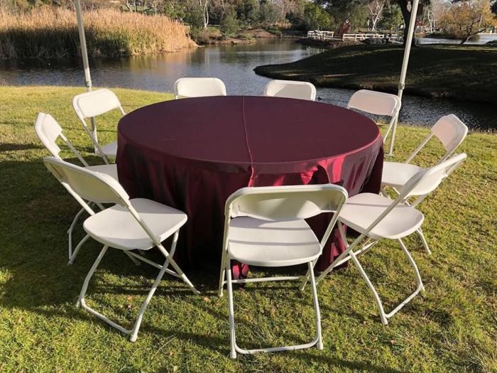 Round Party Table with Linen \u0026 9 Chairs 
